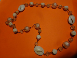 Collier Ancien (coquillage Et Pierre ) A Restaurer Ou A Detourner - Halsketten