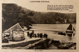 Besse Et St Anastaise - Vue Sur Le Lac Pavin - Vieille Voiture Automobile Ancienne - Besse Et Saint Anastaise