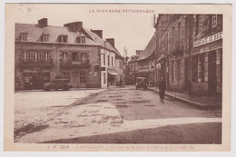 22 -  LANVOLLON - Un Coin De La Place Et L'entrée De La Grande Rue - Collection A. Waron N° A.W. 5514 Sépia - Lanvollon