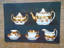 Royaume-uni , Stoke-on-trent , Spode Museum , Spode's Japan Pattern , Which Decorates These Fine Bone China Pièces - Stoke-on-Trent