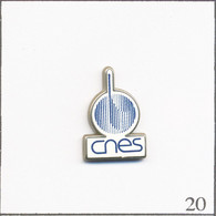 Pin's Espace - CNES (Centre National Etudes Spatiales ) - Logo. Estampillé Tosca. Zamac. T836-20 - Space