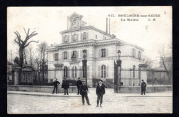 BOULOGNE-sur-SEINE (92 H-de-Seine) La Mairie ( Editions E.M N° 947 ) Postée En 1916 , Animée, Gendarme - Boulogne Billancourt