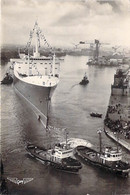 ** Lot De 2 Cartes *PAQUEBOT - Lancement Du Paquebot FRANCE Le 11/0/1960 à ST NAZAIRE - Jolies CPSM GF - Liner Cruise - Passagiersschepen