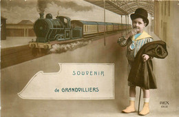 Grandvilliers * Carte Photo * Souvenir De La Commune * Gare Train - Grandvilliers