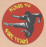 BE.- BADGE. KUNG FU. TIGER. REFLECTERENDE UIT SATIJN VERVAARDIGDE BADGE. SAMO CHIPS. Stikker - Artes Marciales