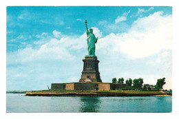 UNITED STATES // NEW YORK CITY // THE STATUE OF LIBERTY // 1960 - Statue De La Liberté