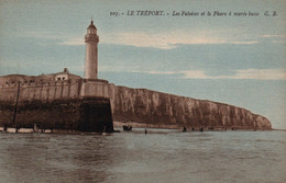 Le Tréport - Les Falaises Et Le Phare à Marée Basse - Edition Bonmain - Carte G.B. Colorisée N° 103 Non Circulée - Le Treport