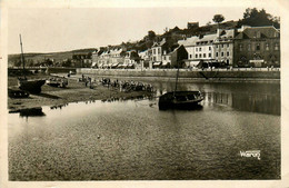 Binic * Le Port Et Les Quais * Hôtel De Ville * Hôtel De L'univers - Binic