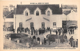 FINISTERE  29  POULGOAZEC - PLOUHINEC - DEVANT L' "ABRI DU MARIN", UN JOUR DE SEANCE DE "BONNES" CHANSONS - Plouhinec