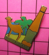 710b Pin's Pins / Beau Et Rare / THEME : BOISSONS / VIN D'AFRIQUE DU NORD BOULOAOUANE CHAMEAU PALMIER - Boissons