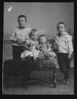 Orig. Foto 1893 Merzig, Rasselbande, Kleine Kinder, Buben Und Mädels, Baby In Schönen Kleidern, Mode Jahrhundertwende - Anonymous Persons
