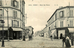 Ivry * La Rue Du Parc * Débit De Vins Tabac Tabacs * Hôtel Restaurant - Ivry Sur Seine