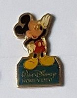 Pin's  BD, Walt Disney Home Vidéo, MICKEY  Verso  DISNEY - Disney