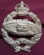 Royal Tank Regiment Cap Badge - King's Crown. WW2 , Tokbag - Militaria