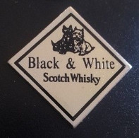 Pin's - Boissons - Scotch Whisky - Black Et White - - Boissons