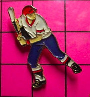 1021 Pin's Pins / Beau Et Rare / THEME : SPORTS / BASE-BALL JOUEUR BATTEUR - Honkbal