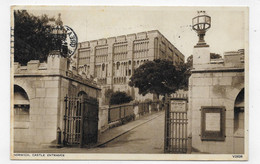 (RECTO / VERSO) NORWICH IN 1952 - CASTLE ENTRANCE - N° V2626 - BEAU TIMBRE - CHATEAU - FORMAT CPA - Norwich