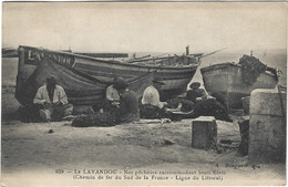 83    Le Lavandou  -  Nos Pecheurs Raccommodant   Leurs Filets - Le Lavandou