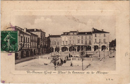 CPA VIC-FEZENSAC Place Du Commerce Et La Kiosque (1169298) - Vic-Fezensac