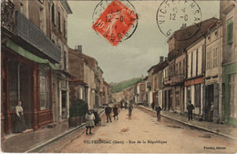 CPA VIC-FEZENSAC Rue De La Republique (1169645) - Vic-Fezensac