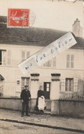 COUILLY - PONT - AUX -  DAMES  - Un Couple De Fermiers Qui Pose Devant Leur Maison Du Manoir  En 1916 ( Carte Photo ) - Sonstige & Ohne Zuordnung