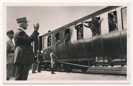 CPSM - Le Maréchal Assiste, Avec Le Général Huntziger, à L'arrivée D'un Convoi De Prisonniers Rapatriés - War 1939-45