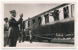 CPSM - Le Maréchal Assiste, Avec Le Général Huntziger, à L'arrivée D'un Convoi De Prisonniers Rapatriés - Guerre 1939-45
