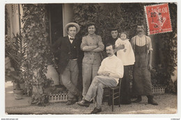 Carte Photo Famille Avec Bébé Homme Avec Tablier écrite De Neuilly En 1908 Beaux Personnages - Neuilly Sur Seine
