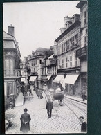 18 , Bourges, La Rue Du Commerce Et Son Animation En 1914 - Bourges