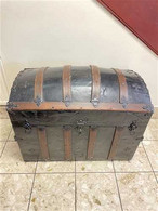 STAMP- THEMED SPECTACULAR VICTORIAN STEAMER TRUNK. A Magnificent Metal And Wood – Strapped Trunk With Curved Lid And Exc - Other & Unclassified