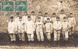 Tours       37          Militaria: Carte Photo. Un Groupe De Militaires.      (voir Scan) - Tours