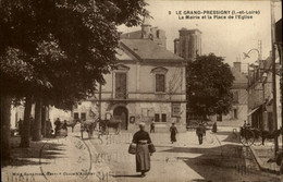 37 - LE GRAND-PRESSIGNY - La Mairie Et Place De L'église - Le Grand-Pressigny