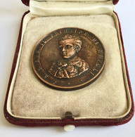 S.A.R. Il Principe Di Napoli, Poi Il Re Vittorio Emanuele III - Medaglia In Bronzo Con Astuccio 1878. - Monarquía/ Nobleza