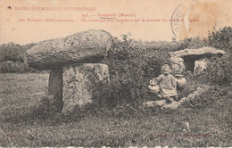 50 - BRETTEVILLE - Les Dolmens (Allée Couverte) - On Remarque Très Nettement Sur Le Premier Les Traces...(Mégalithe) - Dolmen & Menhirs