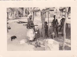 Photo De Particulier 1952 Afrique Equatoriale Française Tchad Kyabé Une Famille Tchadienne  Réf 11813 - Africa