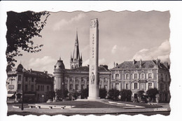 EPERNAY - Place De La République Et Monument Aux Martyrs De La Résistance - Epernay