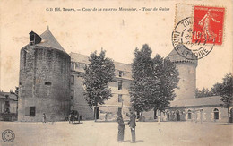 Tours    37          Militaria    Cour De La Caserne Meusnier  N° G B 166   (voir Scan) - Tours