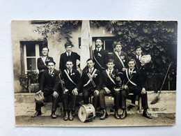 Foto Ak Conscripts Recruits Militair Musique Drapeau Photo Vignault Chateau Du Loir Sarthe - Chateau Du Loir