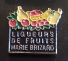 Pin's - Boissons - Liqueur De Fruits - MARIE BRIZARD - - Boissons