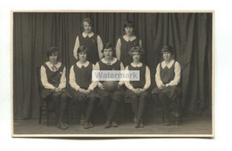 Folkestone Photographer, Halksworth Wheeler, Unknown School Netball Team - C1930s Postcard, Girls' Names On Back - Folkestone