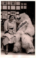 Carte Photo Originale Eisbär & Déguisement D'Ours Blanc Polaire Avec Une Femme à Bad Grund Ville En Allemagne 1940/50 - Anonyme Personen