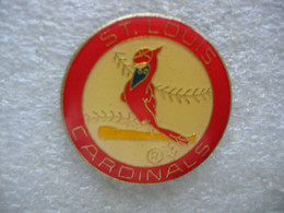 Pin's Des Cardinals De St-Louis, Sont Franchisés De Baseball De La Ligue Majeure De Baseball Située à St-Louis, Missouri - Baseball