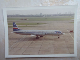 Photo Originale Avion ILYUSHIN IL-18 Aéroport Heathrow 11-12-1979 SP-LSE Compagnie Polskie Line Pologne - Luchtvaart