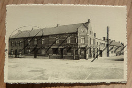 Degneau. Le Pavé. Cafe Restaurant Chez Fernand Batiment De 1912 - Frasnes-lez-Anvaing