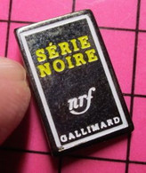 413d Pin's Pins / Beau Et Rare / THEME : MEDIAS / SERIE NOIRE GALLIMARD NRF ROMAN POLICIER - Médias