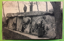 SAUMUR , Maine Et Loire,  Le Grand Dolmen à BAGNEUX ,cachet  Saumur Gare 1924 > St Saint Michel Aisne, Animée,  TB - Dolmen & Menhirs