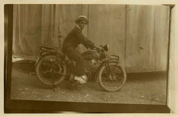 Moto Ancienne De Marque ? * Carte Photo * Motos Motocyclette - Motos