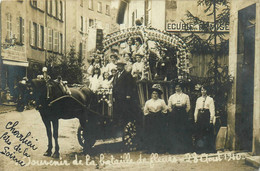 Charlieu * Carte Photo * Fête De La Soierie * Souvenir De La Bataille De Fleurs , 28 Août 1910 * Cavalcade Carnaval Char - Charlieu