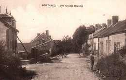 CPA 03 MONTVICQ Allier - Une Rue Des Brandes - Other Municipalities