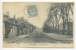 CPA 18 La Guerche Sur L'Aubois - Rue Des Ecoles - La Guerche Sur L'Aubois